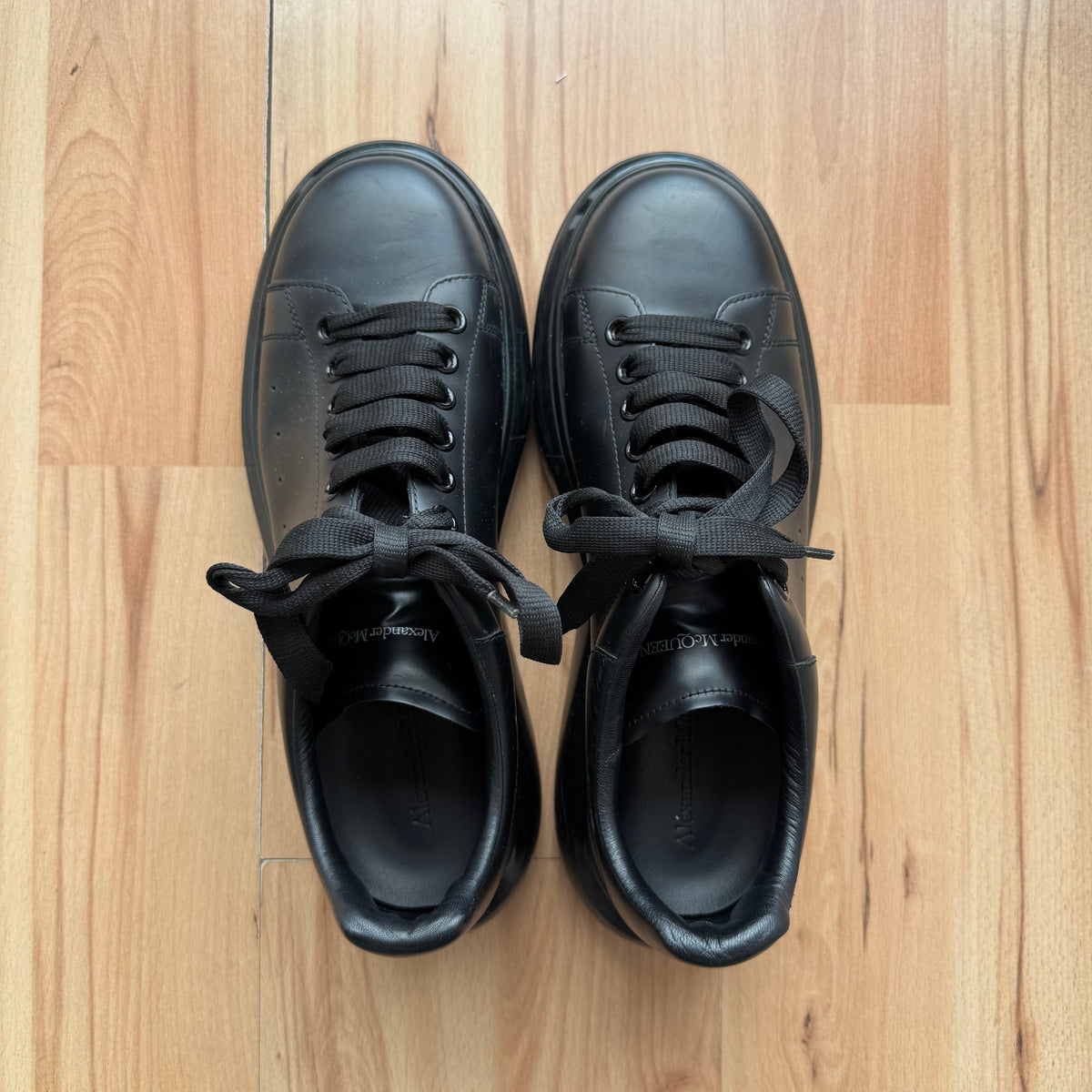 Alexander McQueen Oversized Sneakers “Black” (De Uso)