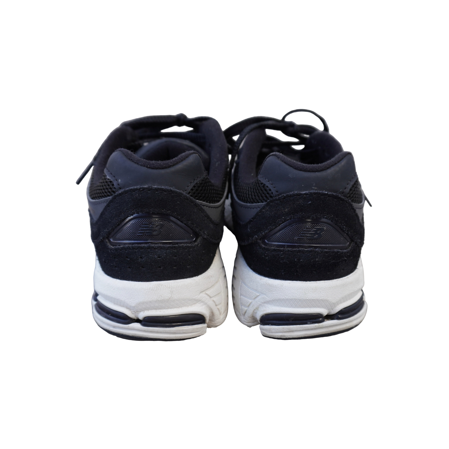 2002R "Black Black" (De Uso)