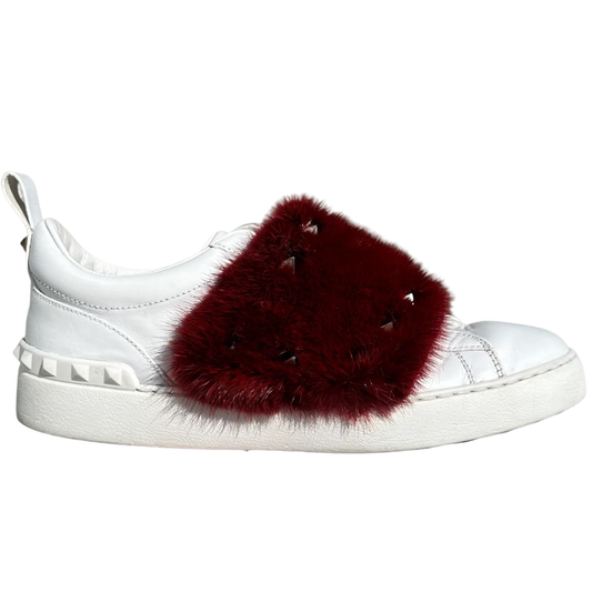 Red Mink Fur Rockstud Sneakers (De Uso)