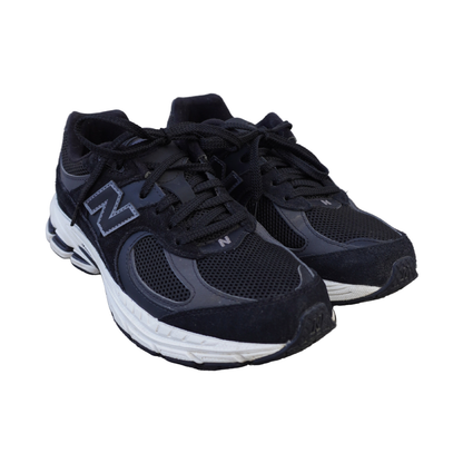 2002R "Black Black" (De Uso)