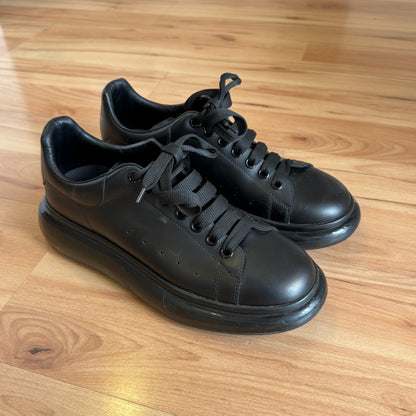 Alexander McQueen Oversized Sneakers “Black” (De Uso)