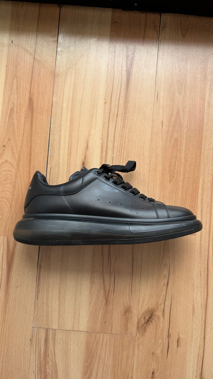 Alexander McQueen Oversized Sneakers “Black” (De Uso)