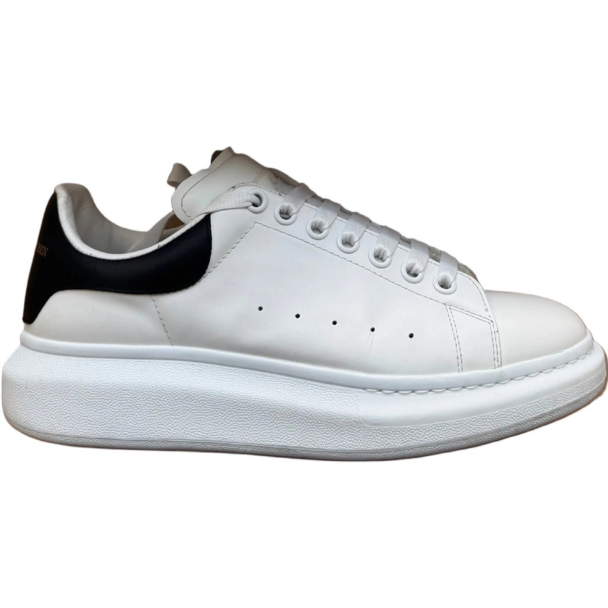 Alexander McQueen Oversized Sneakers “Black/White” (De Uso)