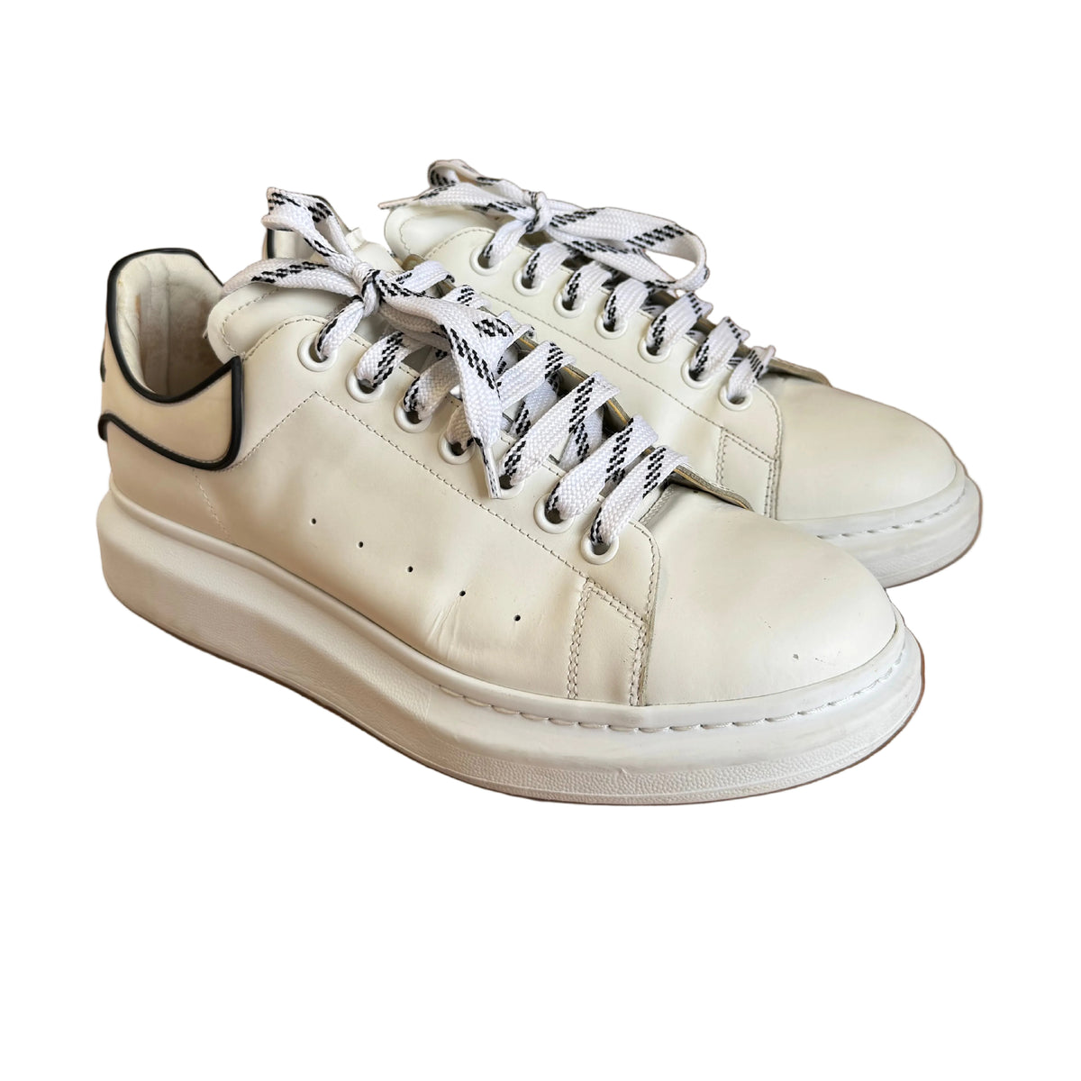 Alexander McQueen Oversized Sneakers “Black/White” (De Uso)