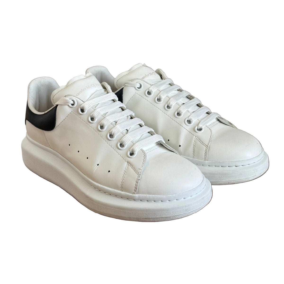 Alexander McQueen Oversized Sneakers “Black/White” (De Uso)