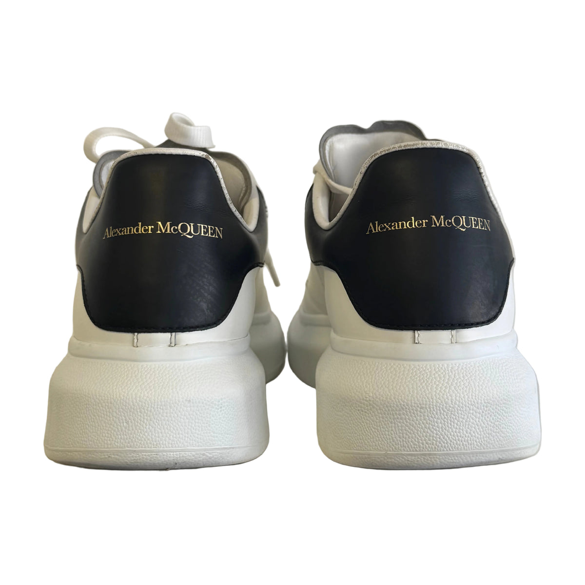 Alexander McQueen Oversized Sneakers “Black/White” (De Uso)